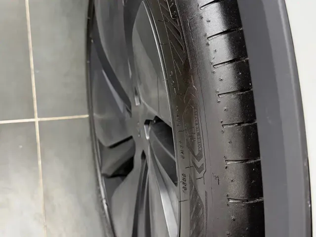 Tesla Model Y — Фото автомобиля 12