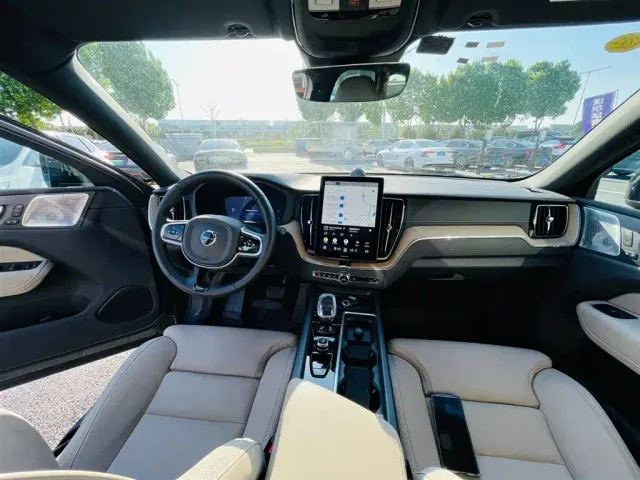 Volvo XC60 — Фото автомобиля 19