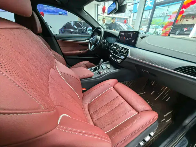 BMW 5 Series — Фото автомобиля 14
