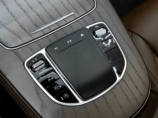 Mercedes-Benz E-Class — Фото автомобиля 20