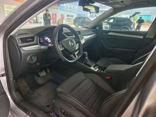 Skoda Superb — Фото автомобиля 5