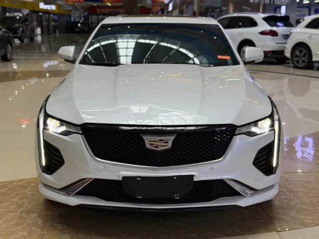 Cadillac CT4 — Фото автомобиля 2