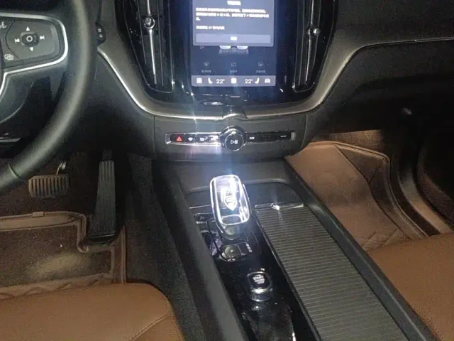 Volvo XC60 — Фото автомобиля 15