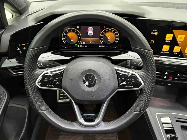 Volkswagen Golf — Фото автомобиля 8