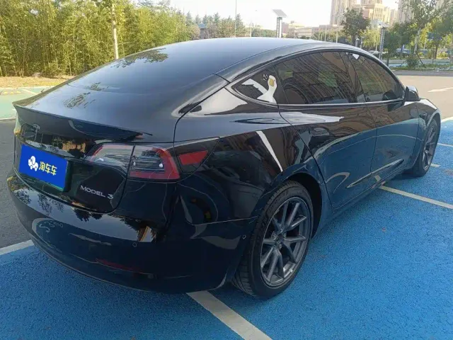 Tesla Model 3 — Фото автомобиля 3