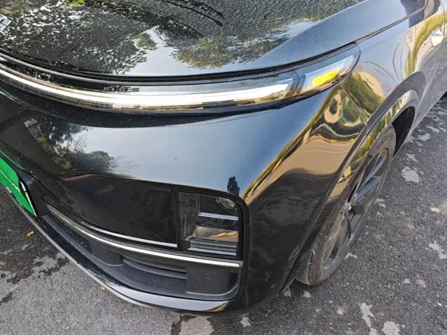 Li Auto L8 — Фото автомобиля 23