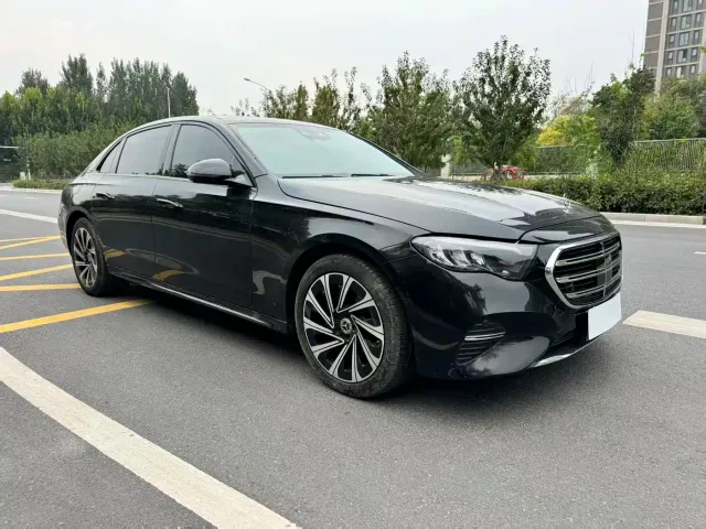 Mercedes-Benz E-Class — Фото автомобиля 3