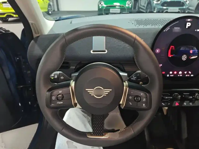 MINI Electric MINI ACEMAN — Фото автомобиля 10