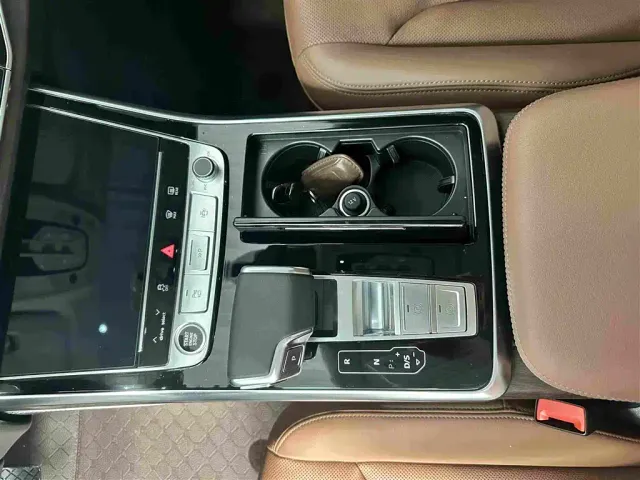 Audi Q7 — Фото автомобиля 10