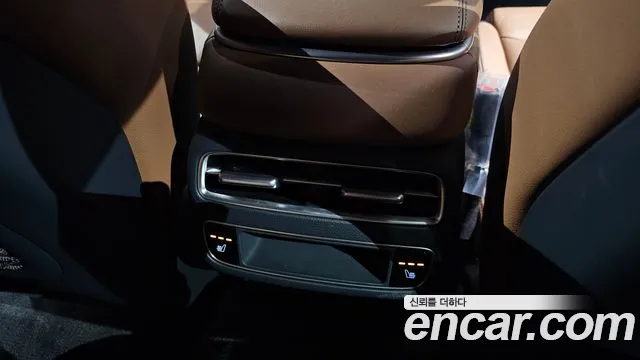 Genesis GV70 — Фото автомобиля 30