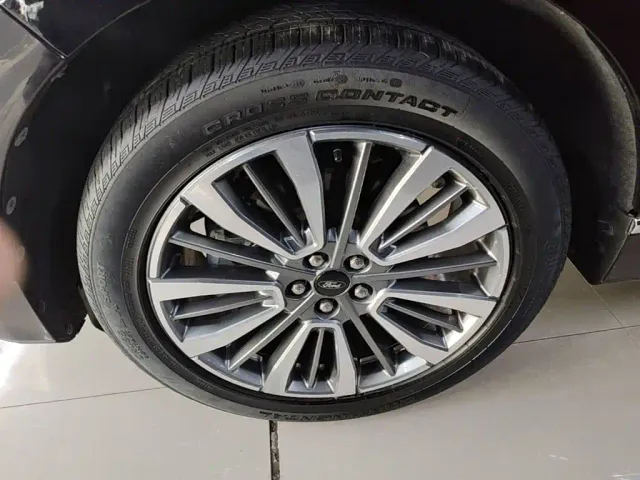 Ford Edge — Фото автомобиля 22