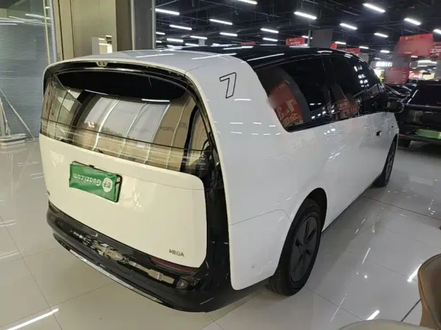 Li Auto MEGA — Фото автомобиля 6