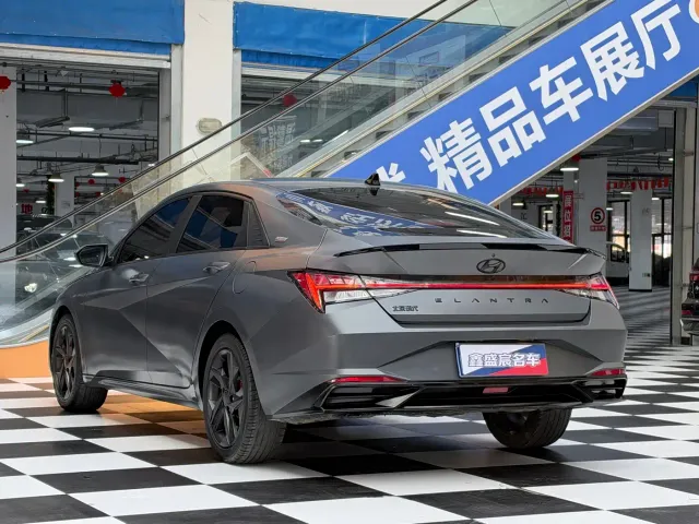 Hyundai Elantra — Фото автомобиля 16