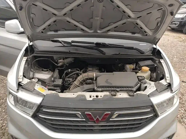 Wuling Hongguang V — Фото автомобиля 15