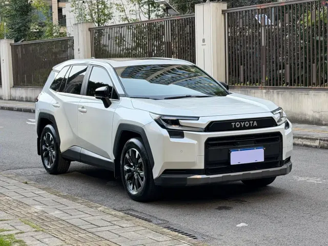 Toyota RAV4 — Фото автомобиля 3