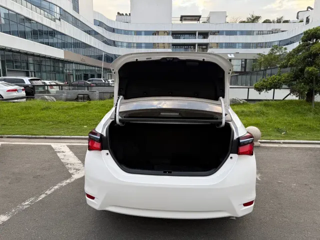 Toyota Corolla Twin Engine E+ — Фото автомобиля 13