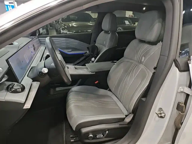 Geely Galaxy E8 — Фото автомобиля 14