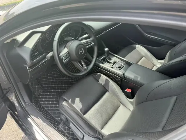 Mazda Axela — Фото автомобиля 4