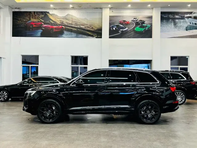 Audi Q7 — Фото автомобиля 3