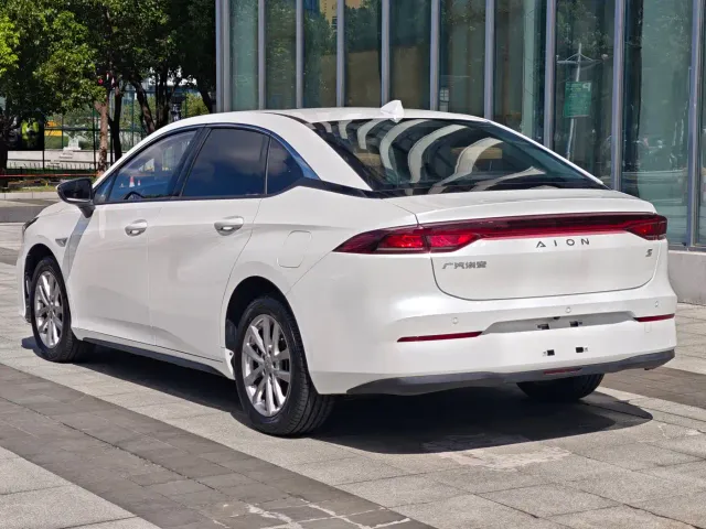 GAC Aion S — Фото автомобиля 12