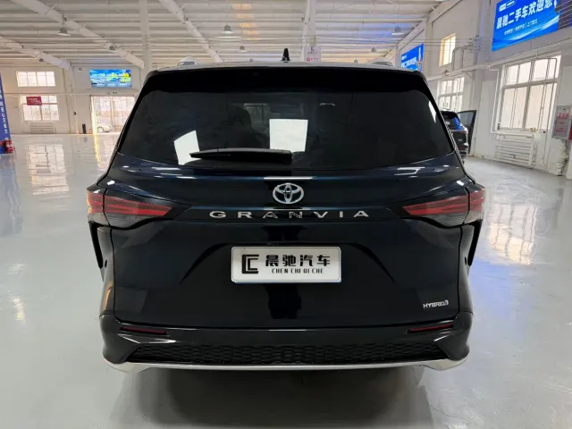 Toyota Granvia — Фото автомобиля 5