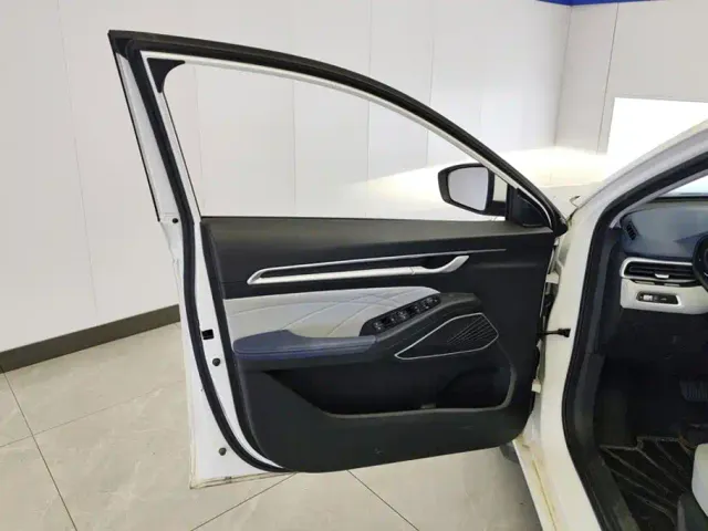 Geely Emgrand — Фото автомобиля 7