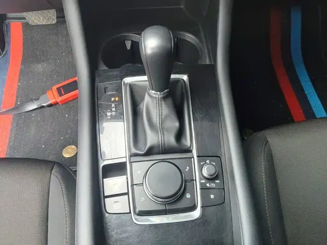 Mazda Axela — Фото автомобиля 13