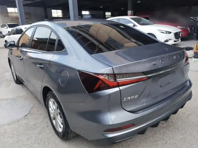 Roewe i5 — Фото автомобиля 4