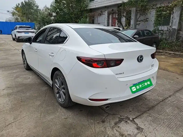 Mazda Axela — Фото автомобиля 4