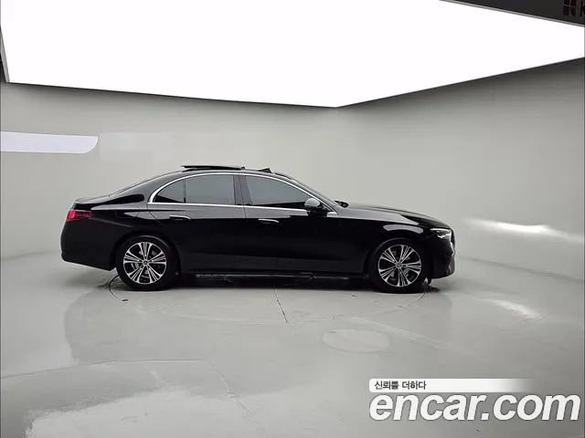 Mercedes-Benz E-Class — Фото автомобиля 4