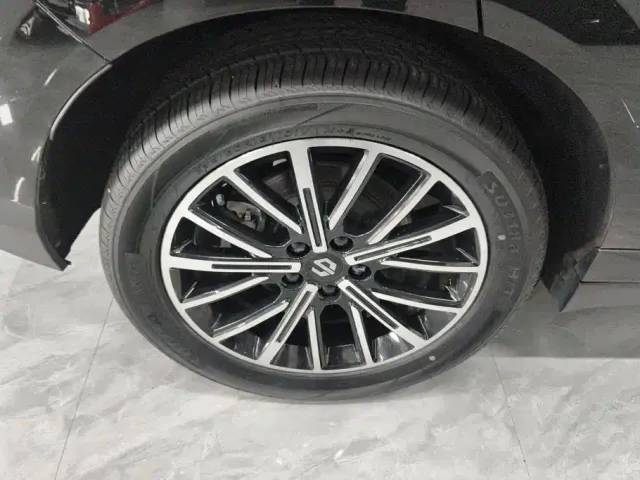 Leapmotor B10 — Фото автомобиля 6