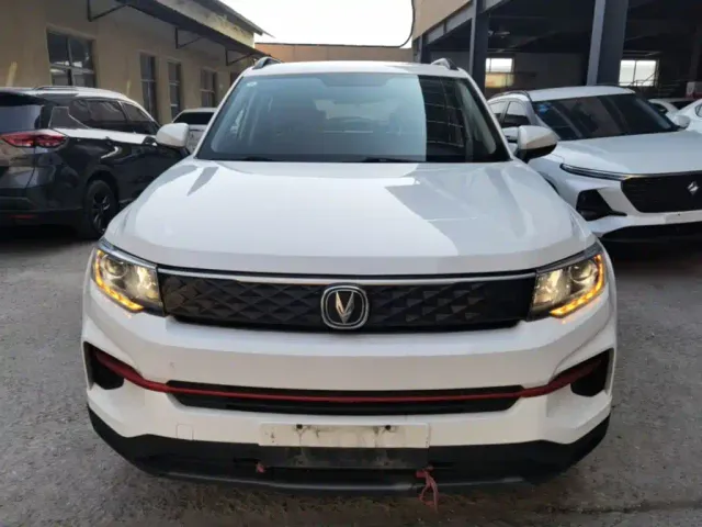 Changan CS35 Plus — Фото автомобиля 2