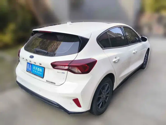 Ford Focus — Фото автомобиля 2