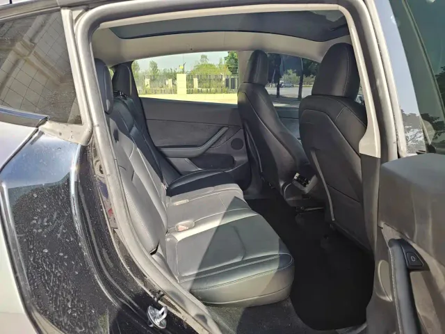 Tesla Model Y — Фото автомобиля 10