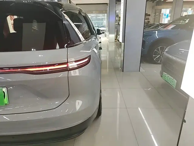 Nio ES8 — Фото автомобиля 7