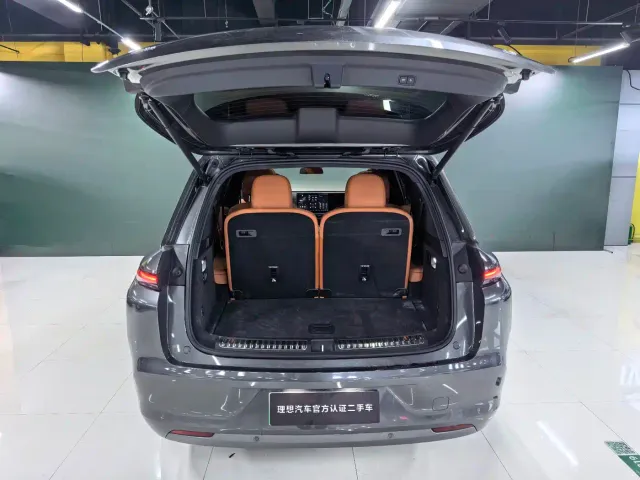 Li Auto L8 — Фото автомобиля 10