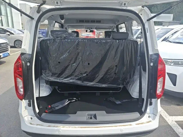 Wuling Hongguang — Фото автомобиля 18