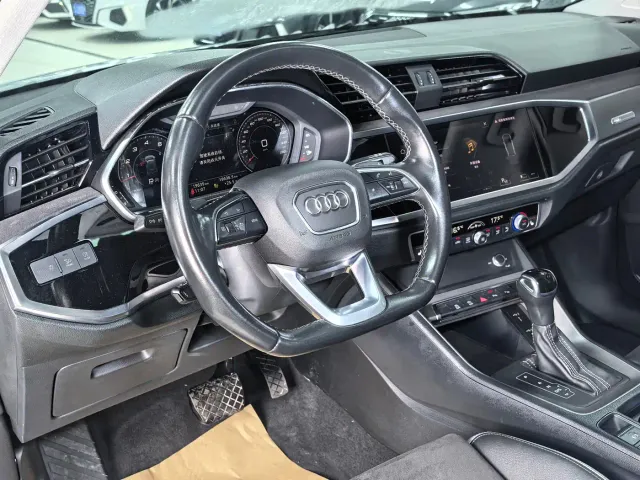 Audi Q3 — Фото автомобиля 11