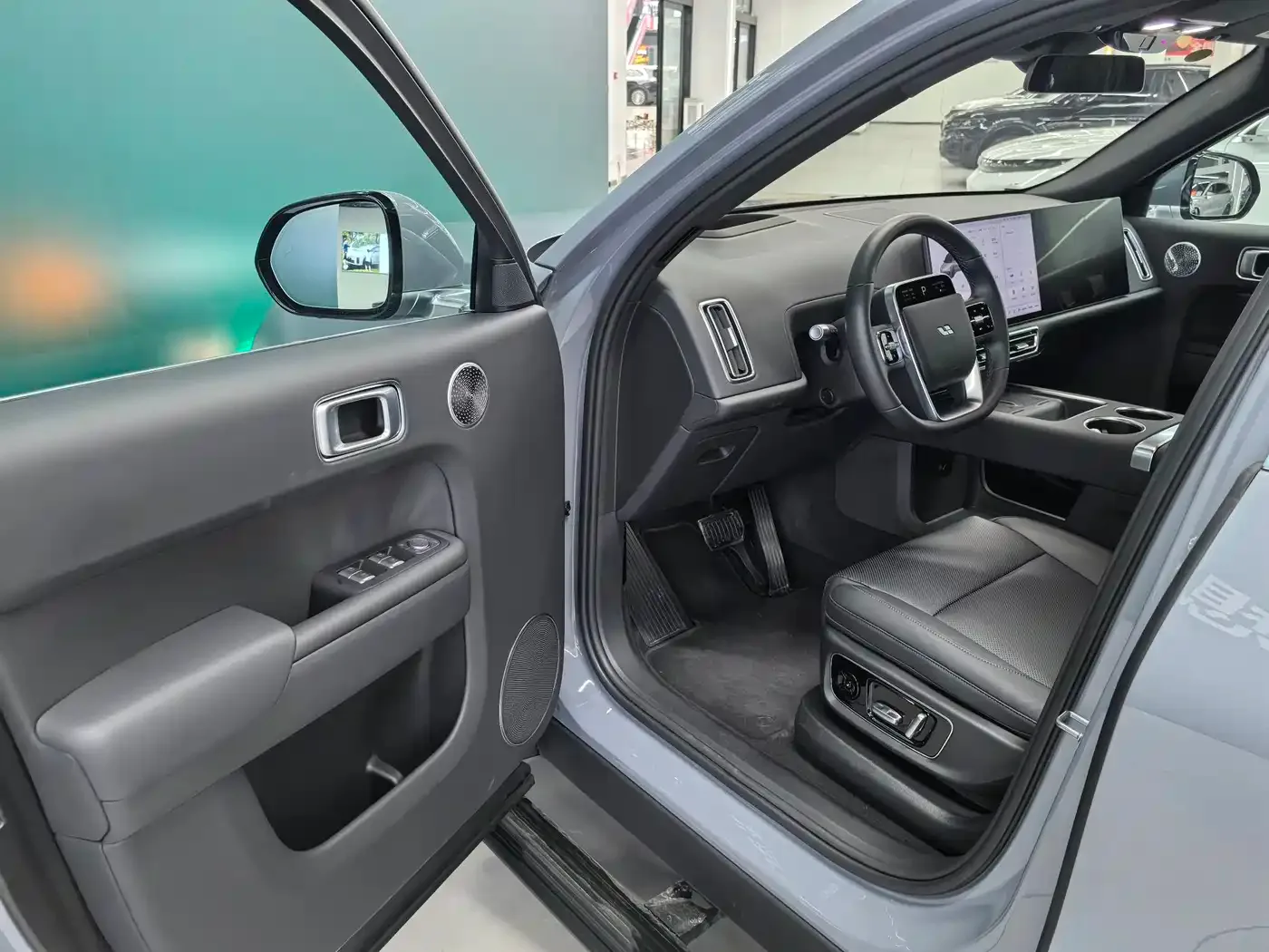 Li Auto Li L8 2025 Ultra Smart Renewal Edition — Фото автомобиля 8