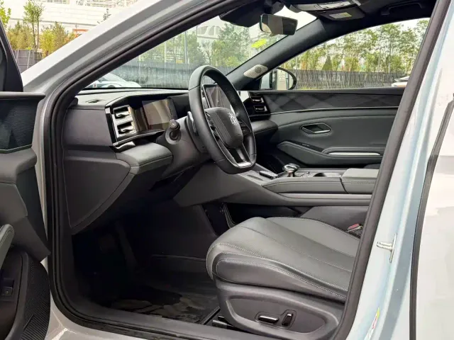 BYD Qin L — Фото автомобиля 7