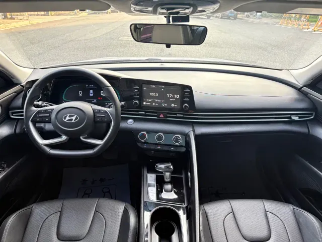 Hyundai Elantra — Фото автомобиля 10