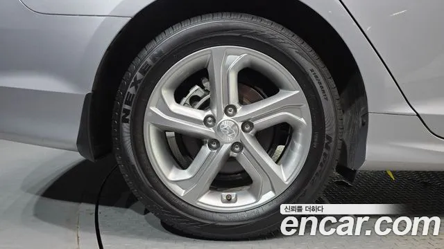 Hyundai Sonata — Фото автомобиля 5