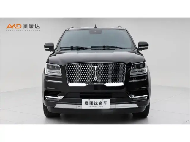 Lincoln Navigator — Фото автомобиля 2