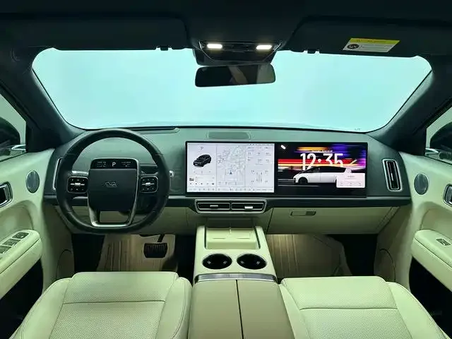 Li Auto L8 — Фото автомобиля 10