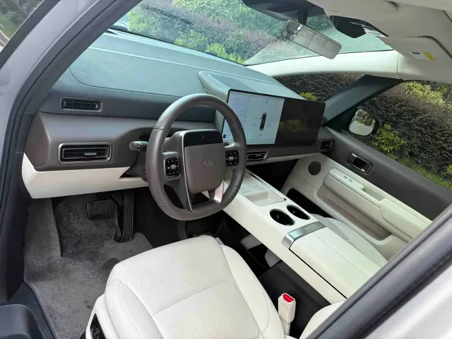 Li Auto MEGA — Фото автомобиля 8