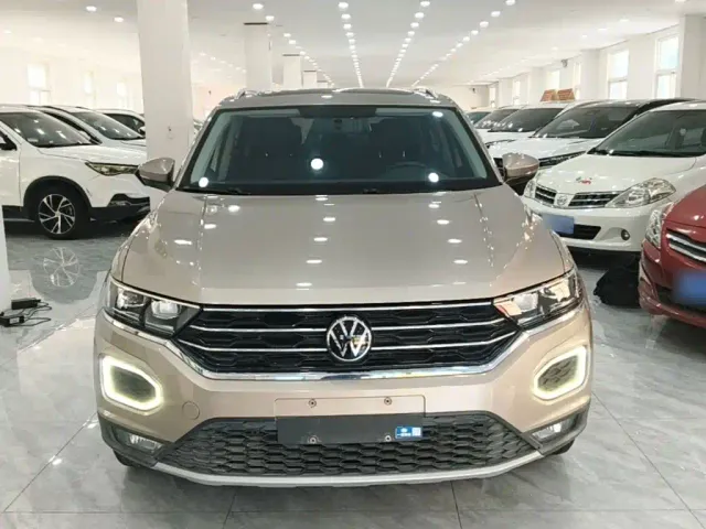 Volkswagen T-Roc — Фото автомобиля 2