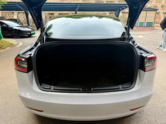 Tesla Model 3 — Фото автомобиля 14