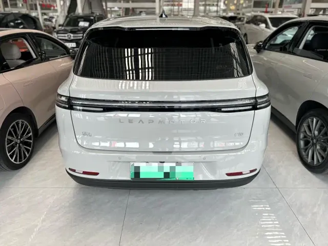Leapmotor C10 — Фото автомобиля 18