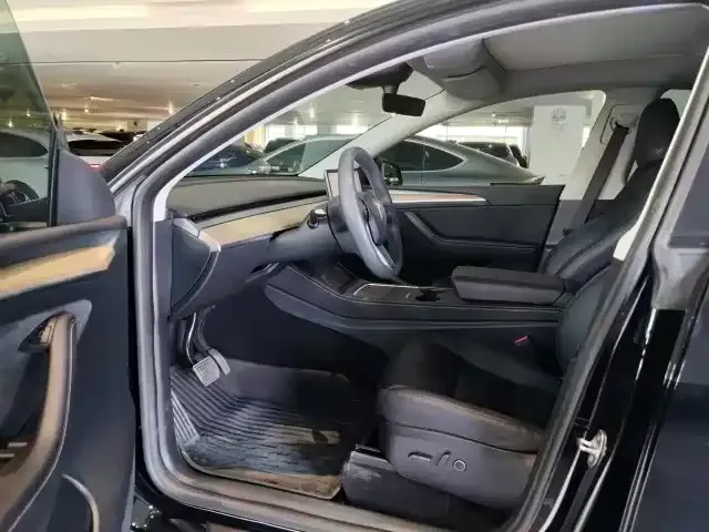 Tesla Model Y — Фото автомобиля 5