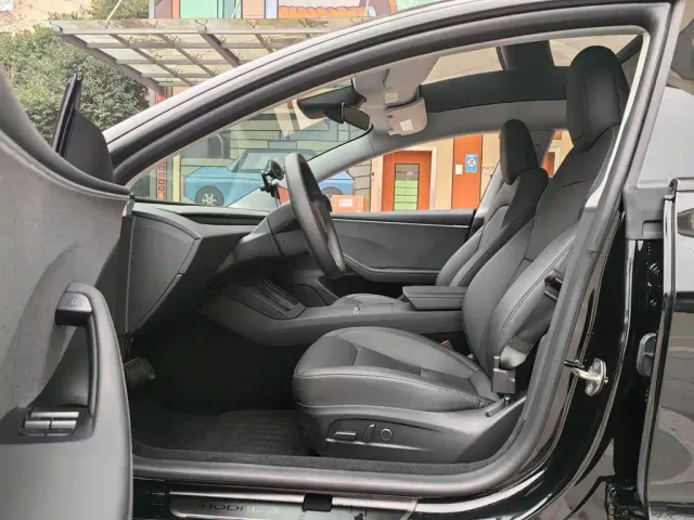 Tesla Model 3 — Фото автомобиля 5